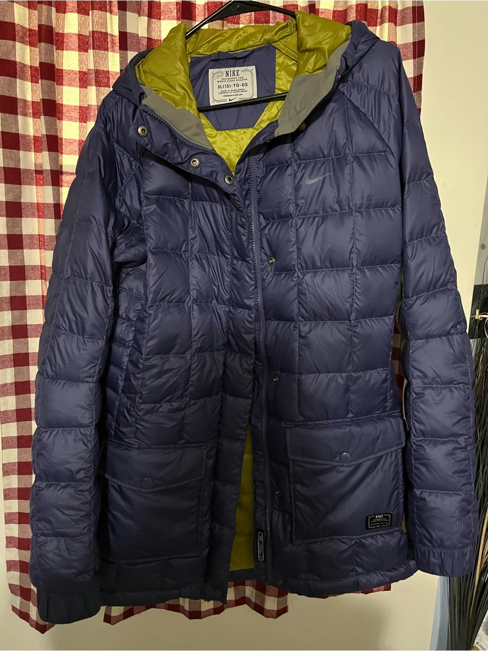 Nike Women's Navy Quilted Packable Jacket with Lime Lining size xL